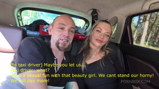 Анальный секс в машине такси не смущает пару из Питера как и сам таксист