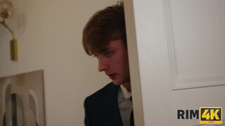 В офисе сегодня не до работы, виной тому римминг и ебля в жопу