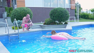 Не так глубоко еби мою попку! - умоляла сестренка возбужденного бро!