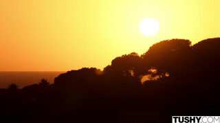 Нимфоманка Jadilica для секса в жопу нашла отличного любовника-итальянца