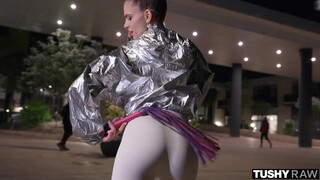 Анал шлюхи Sirena Milano стоит тысячу баксов и вот очередной клиент его рвет